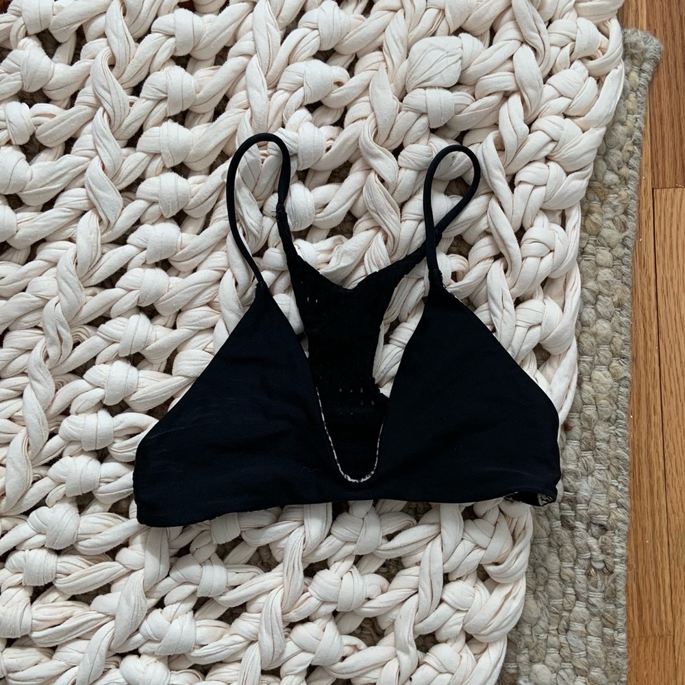 Acacia jaws top